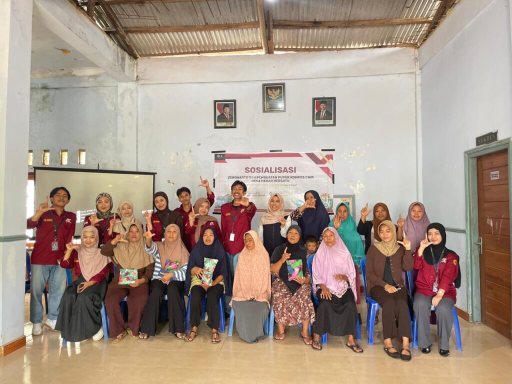 ♻️ KEREN! Mahasiswa KKN Unram Ubah Limbah Dapur Jadi Pupuk di Desa Mekar Bersatu, Dukung NTB Zero Waste!